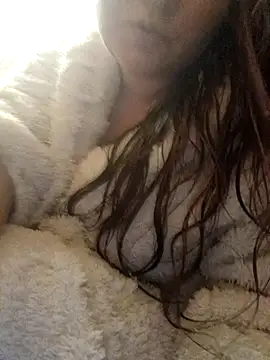 Snapshot of ivorywhisper chatting on 10.13.25 ivorywhisper online show from 10.13.25