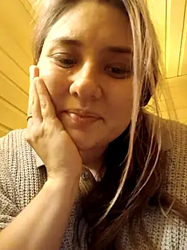 Snapshot of ivorywhisper chatting on 10.17.25 ivorywhisper online show from 10.17.25