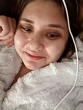 Snapshot of ivorywhisper chatting on 12.20.25 ivorywhisper online show from 12.20.25