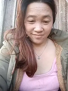 Snapshot of miumiu_00 chatting on 12.19.25 miumiu 00 online show from 12.19.25