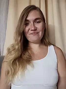 Snapshot of KisaVixen chatting on 09.09.25 KisaVixen online show from 09.09.25