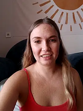 Snapshot of KisaVixen chatting on 09.21.25 KisaVixen online show from 09.21.25