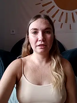 Snapshot of KisaVixen chatting on 10.03.25 KisaVixen online show from 10.03.25