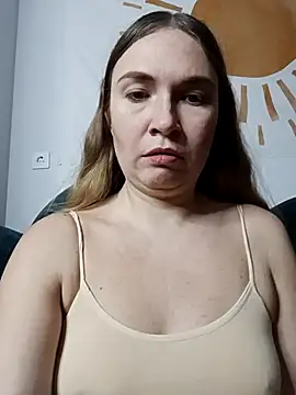 Snapshot of KisaVixen chatting on 11.22.25 KisaVixen online show from 11.22.25