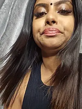 Snapshot of Indian_GlowingMiax chatting on 02.18.26 Indian GlowingMiax online show from 02.18.26