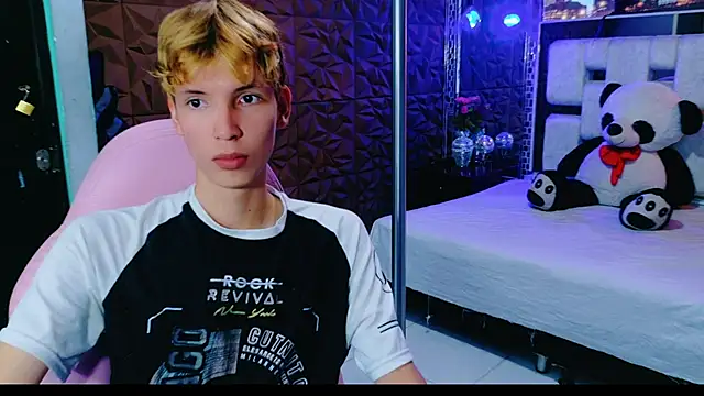 Snapshot of park_jimin1 chatting on 10.14.25 park jimin1 online show from 10.14.25