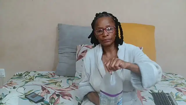 Snapshot of SugarPoppy24xxx chatting on 10.06.25 SugarPoppy24xxx online show from 10.06.25