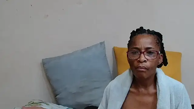 Snapshot of SugarPoppy24xxx chatting on 10.11.25 SugarPoppy24xxx online show from 10.11.25