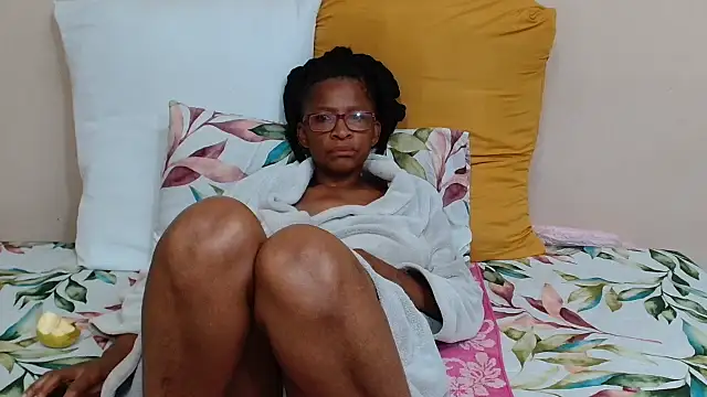 Snapshot of SugarPoppy24xxx chatting on 11.04.25 SugarPoppy24xxx online show from 11.04.25