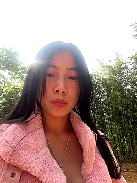 EmLy02 online show from 12.02.25