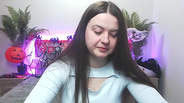 Snapshot of MavkaCute chatting on 10.29.25 MavkaCute online show from 10.29.25