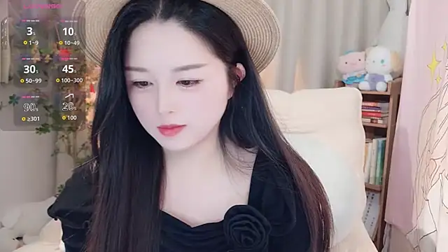 Snapshot of SweetTease2025 chatting on 11.10.25 SweetTease2025 online show from 11.10.25