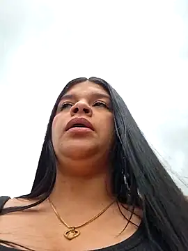 Snapshot of Eiimy_pretty chatting on 09.28.25 Eiimy pretty online show from 09.28.25