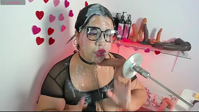 Snapshot of Alanna-sloppy chatting on 04.26.26 Alanna-sloppy online show from 04.26.26