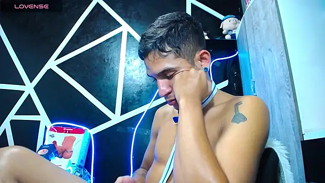 Angel latinboy online show from 02.22.25