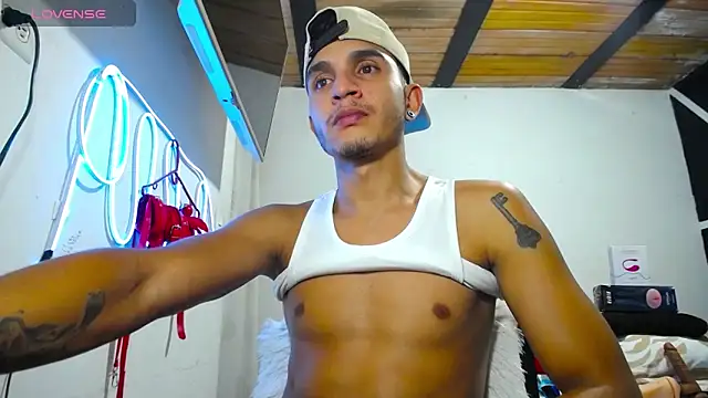 Angel latinboy online show from 03.13.25