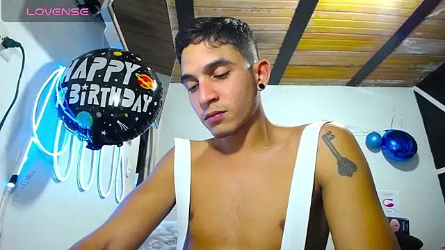 Angel latinboy online show from 03.20.25