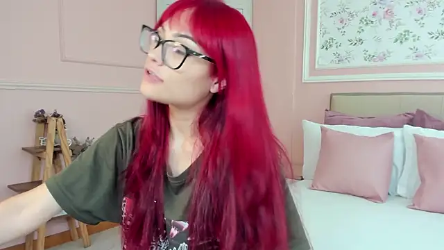 Snapshot of mae_lyra chatting on 02.01.26 mae lyra online show from 02.01.26