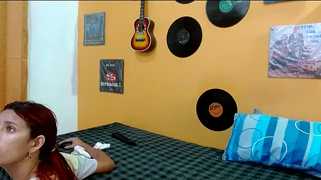 skinnyverus18 online show from 12.18.25