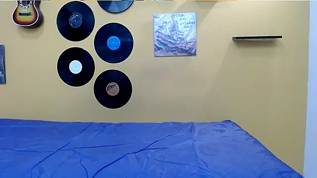 skinnyverus18 online show from 04.16.26