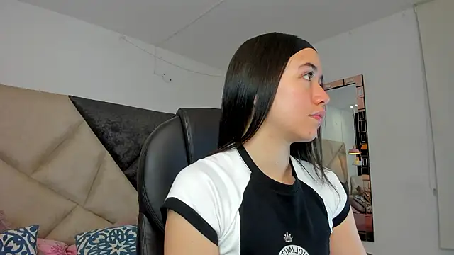 Snapshot of SaraWagner_ chatting on 03.02.26 SaraWagner online show from 03.02.26