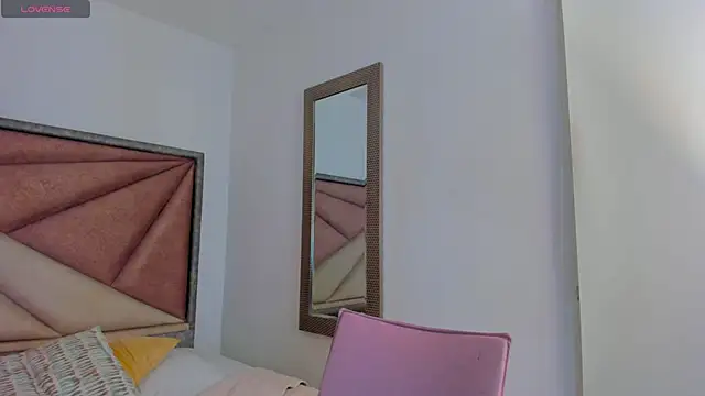 SaraWagner  online show from 04.16.26