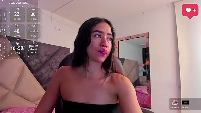 SaraWagner  online show from 04.17.26