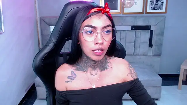 Snapshot of Ashley_Blum_v chatting on 09.17.25 Ashley Blum v online show from 09.17.25