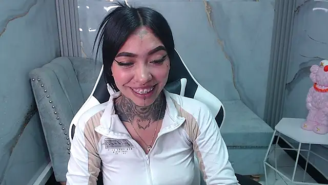 Snapshot of Ashley_Blum_v chatting on 10.01.25 Ashley Blum v online show from 10.01.25