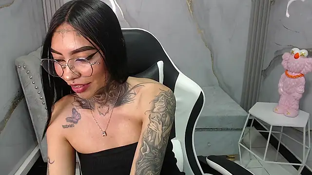 Snapshot of Ashley_Blum_v chatting on 10.01.25 Ashley Blum v online show from 10.01.25