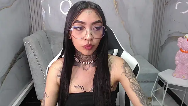 Snapshot of Ashley_Blum_v chatting on 10.10.25 Ashley Blum v online show from 10.10.25