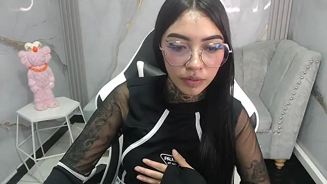 Snapshot of Ashley_Blum_v chatting on 10.25.25 Ashley Blum v online show from 10.25.25