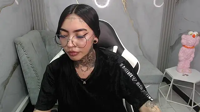 Snapshot of Ashley_Blum_v chatting on 11.28.25 Ashley Blum v online show from 11.28.25