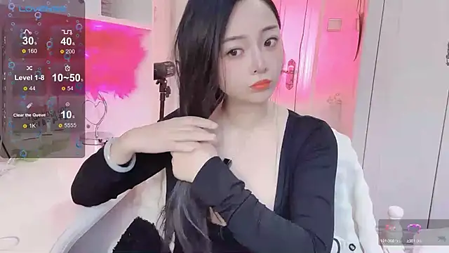 Snapshot of Ya-Ya- chatting on 10.27.25 Ya-Ya- online show from 10.27.25