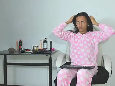 Aisha hotts777 online show from 09.12.25