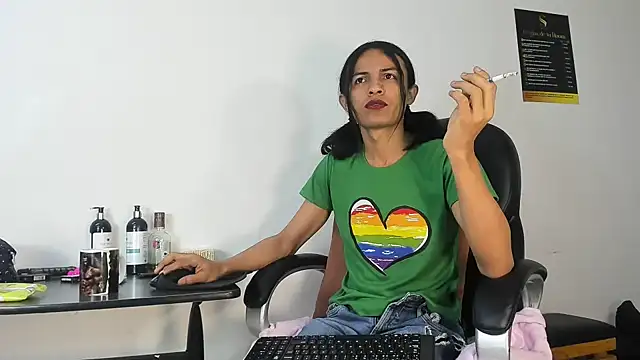 Aisha hotts777 online show from 11.28.25