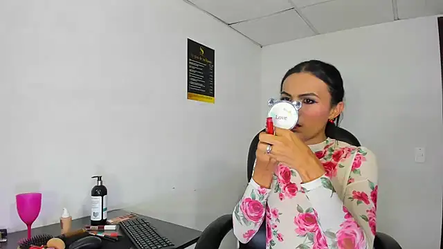 Aisha hotts777 online show from 12.20.25