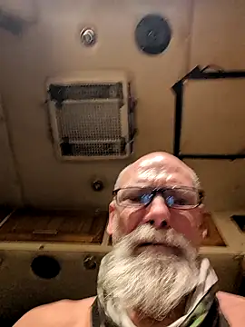 Snapshot of Deepinallthe chatting on 11.29.25 Deepinallthe online show from 11.29.25