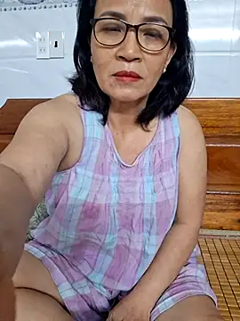 Snapshot of __Mihmih__ chatting on 11.10.25 Mihmih online show from 11.10.25