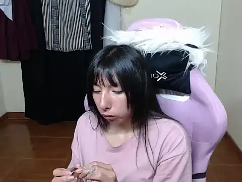 Snapshot of ScarlettShirahoshi chatting on 11.24.25 ScarlettShirahoshi online show from 11.24.25