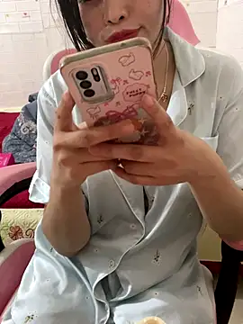 Snapshot of Lissa_xinh09 chatting on 10.30.25 Lissa xinh09 online show from 10.30.25