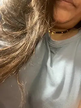 Snapshot of indian-hotmilfs chatting on 10.31.25 indian-hotmilfs online show from 10.31.25