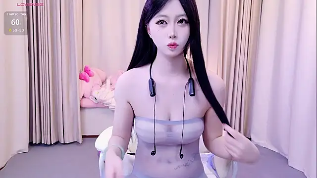 Snapshot of niannian18 chatting on 11.14.25 niannian18 online show from 11.14.25