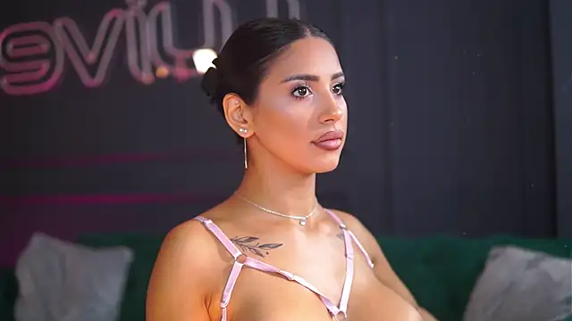 SiennaRuh online show from 09.15.25