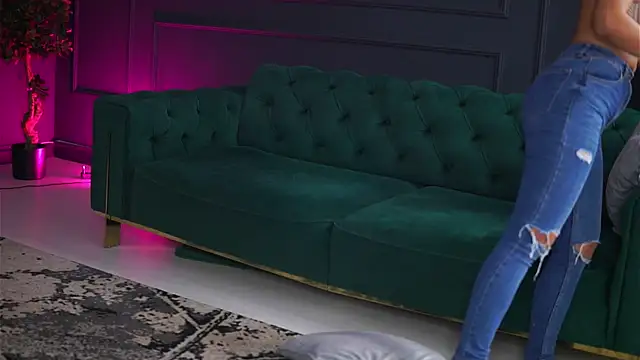 SiennaRuh online show from 09.29.25