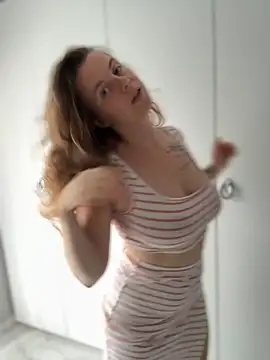 TenderLaGlamor online show from 09.09.25