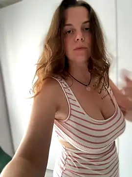 TenderLaGlamor online show from 09.21.25