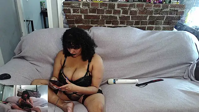 Mommybubbles2 online show from 01.19.26