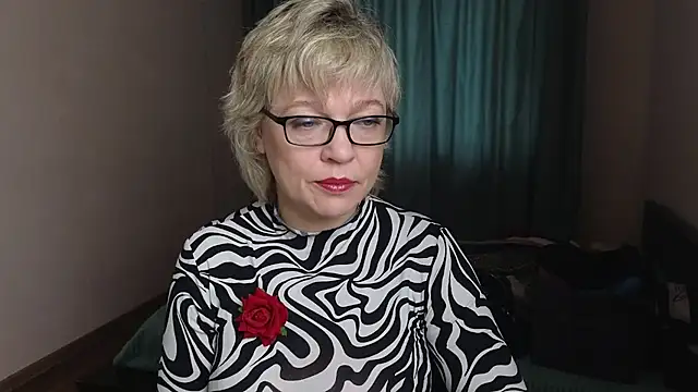 Snapshot of Rosette_Pricky chatting on 10.11.25 Rosette Pricky online show from 10.11.25