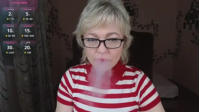 Snapshot of Rosette_Pricky chatting on 11.06.25 Rosette Pricky online show from 11.06.25